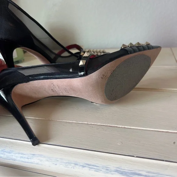 Valentino Rockstud Alcove pumps.making them perfect for any special occasion - Picture 9 of 11